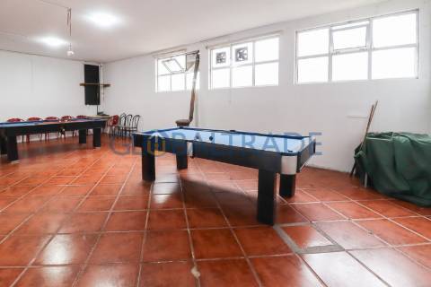 Café/Snack-Bar totalmente equipado junto à Estrada D. Miguel