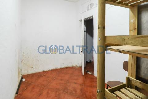 Café/Snack-Bar totalmente equipado junto à Estrada D. Miguel