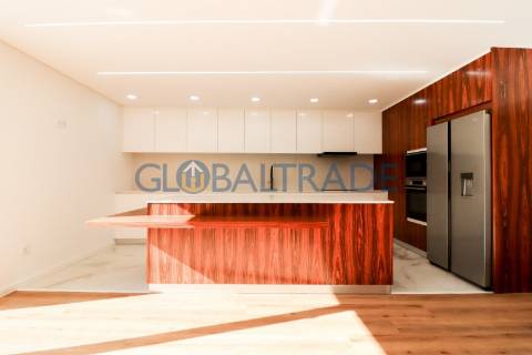 Moradia T4+2 Renovada em Águas Santas, Maia