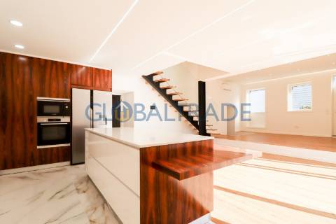 Moradia T4+2 Renovada em Águas Santas, Maia