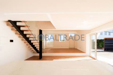 Moradia T4+2 Renovada em Águas Santas, Maia