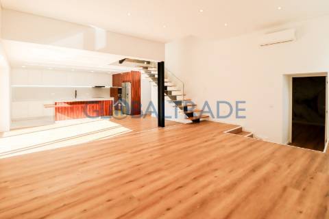 Moradia T4+2 Renovada em Águas Santas, Maia