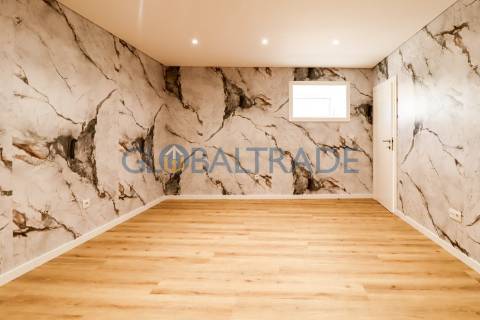 Moradia T4+2 Renovada em Águas Santas, Maia