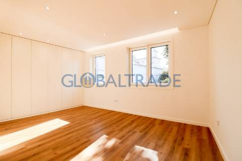 Moradia T4+2 Renovada em Águas Santas, Maia