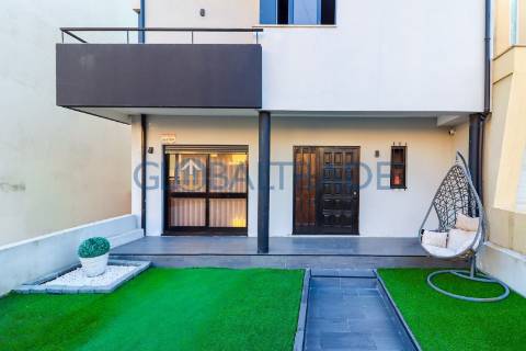 Moradia T3    -   Com Habitação T0 RC