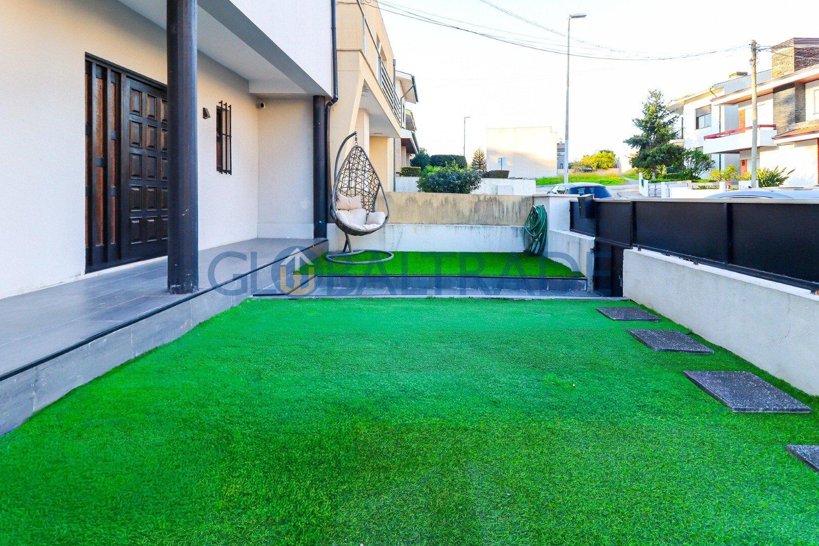 Moradia T3    -   Com Habitação T0 RC