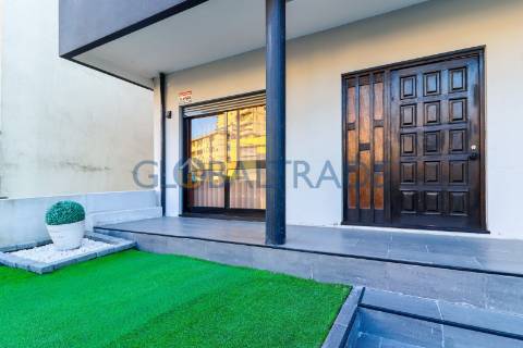 Moradia T3    -   Com Habitação T0 RC