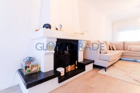 Moradia T3    -   Com Habitação T0 RC