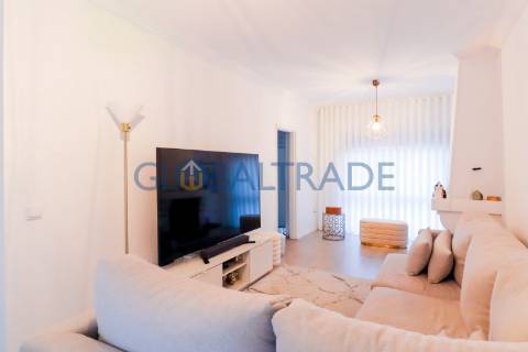 Moradia T3    -   Com Habitação T0 RC