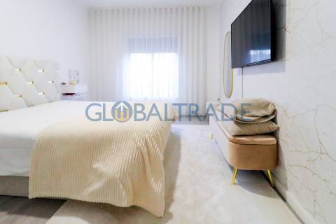 Moradia T3    -   Com Habitação T0 RC