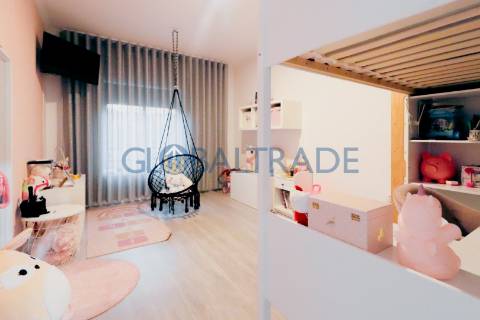 Moradia T3    -   Com Habitação T0 RC