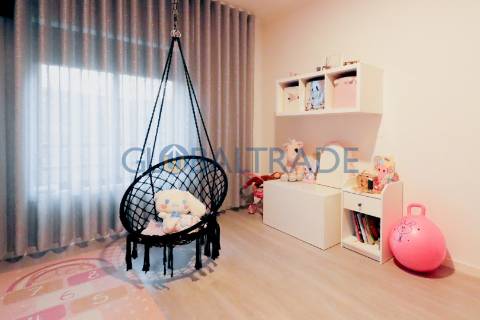 Moradia T3    -   Com Habitação T0 RC