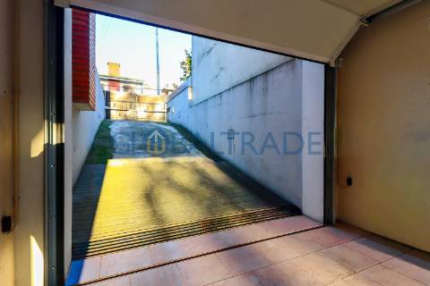 Moradia T3    -   Com Habitação T0 RC