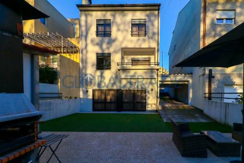 Moradia T3    -   Com Habitação T0 RC