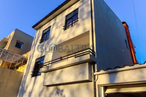 Moradia T3    -   Com Habitação T0 RC