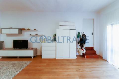 Moradia T3    -   Com Habitação T0 RC