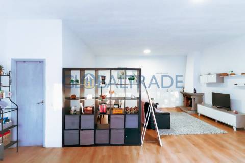 Moradia T3    -   Com Habitação T0 RC