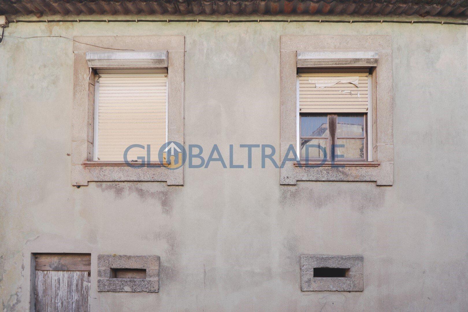 Moradia T3 para recuperar em Baguim do Monte