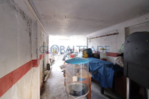 Moradia T3 para recuperar em Baguim do Monte