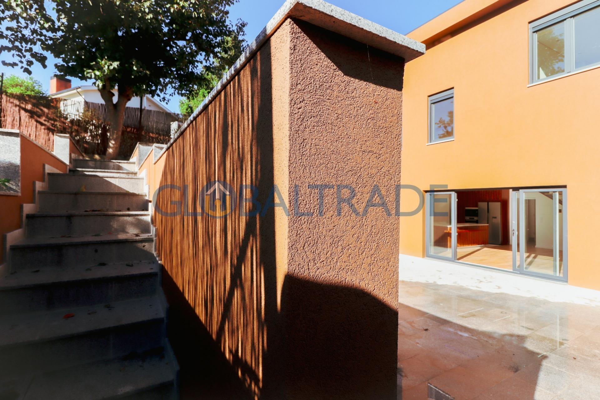 Moradia T4+2 Renovada em Águas Santas, Maia