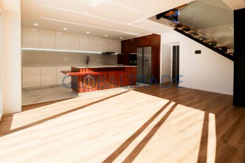 Moradia T4+2 Renovada em Águas Santas, Maia