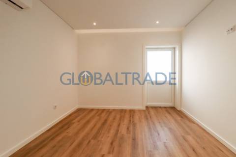 Moradia T4+2 Renovada em Águas Santas, Maia