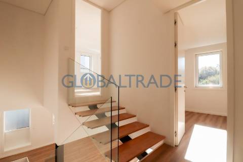 Moradia T4+2 Renovada em Águas Santas, Maia