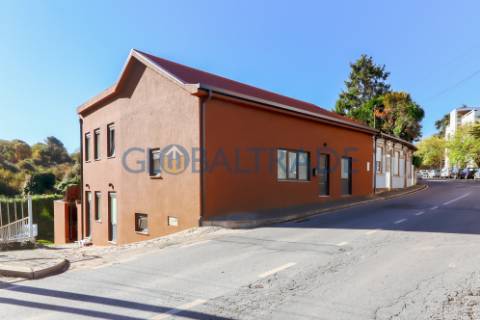 Moradia T4+2 Renovada em Águas Santas, Maia