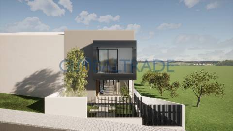 Terreno 235m² com Projeto Aprovado para Moradia em Fânzeres