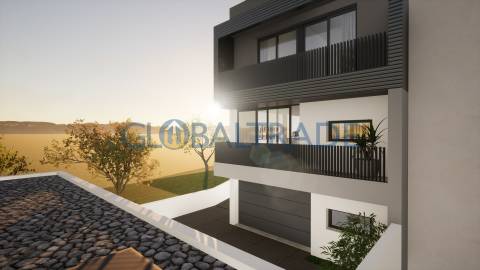 Terreno 235m² com Projeto Aprovado para Moradia em Fânzeres