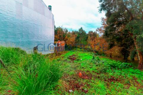 Terreno 235m² com Projeto Aprovado para Moradia em Fânzeres