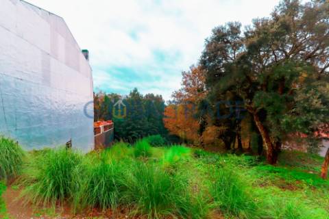 Terreno 235m² com Projeto Aprovado para Moradia em Fânzeres