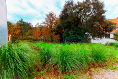 Terreno 235m² com Projeto Aprovado para Moradia em Fânzeres