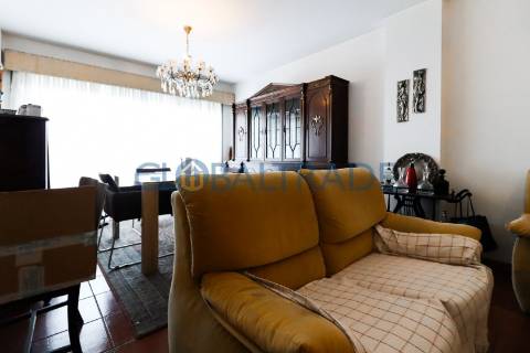 Apartamento T3+1 equipado em Baguim do Monte