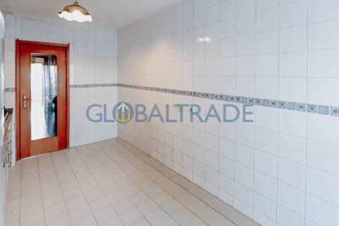 Apartamento T3+1 equipado em Baguim do Monte