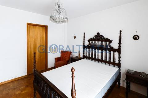 Apartamento T3+1 equipado em Baguim do Monte