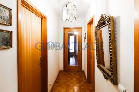 Apartamento T3+1 equipado em Baguim do Monte