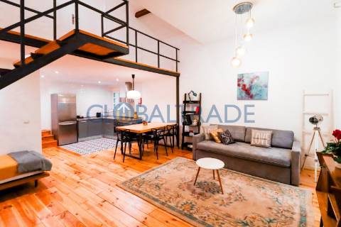 Moradia Totalmente Renovada & Equipada T2 no Porto