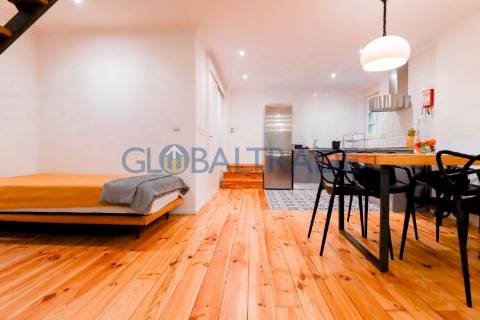 Moradia Totalmente Renovada & Equipada T2 no Porto