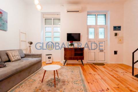 Moradia Totalmente Renovada & Equipada T2 no Porto