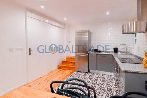 Moradia Totalmente Renovada & Equipada T2 no Porto