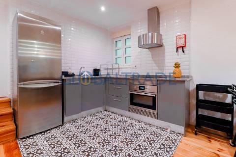 Moradia Totalmente Renovada & Equipada T2 no Porto