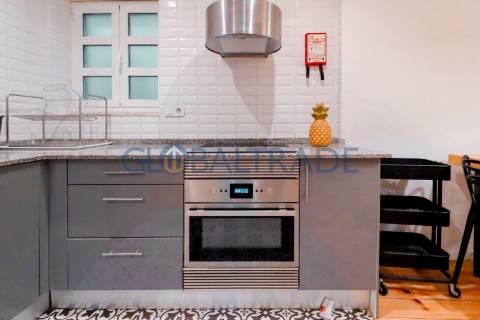 Moradia Totalmente Renovada & Equipada T2 no Porto