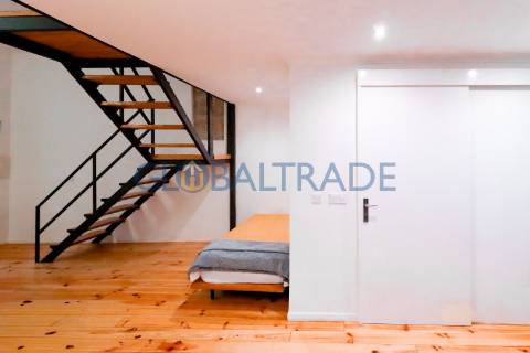 Moradia Totalmente Renovada & Equipada T2 no Porto