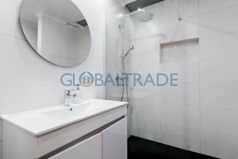 Moradia Totalmente Renovada & Equipada T2 no Porto