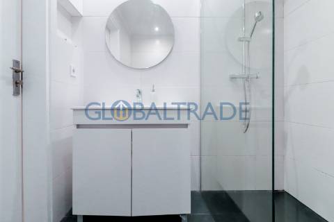 Moradia Totalmente Renovada & Equipada T2 no Porto