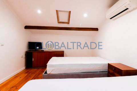 Moradia Totalmente Renovada & Equipada T2 no Porto