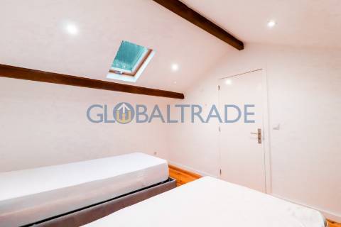 Moradia Totalmente Renovada & Equipada T2 no Porto