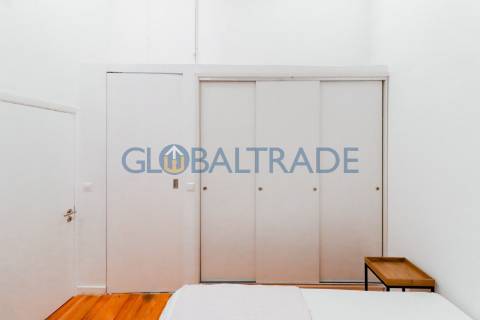 Moradia Totalmente Renovada & Equipada T2 no Porto