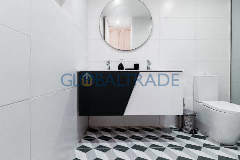 Moradia Totalmente Renovada & Equipada T2 no Porto